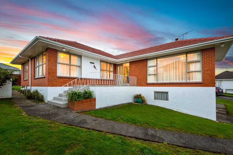 8 Sally Crescent, Mount Roskill, Auckland - Carousel 1