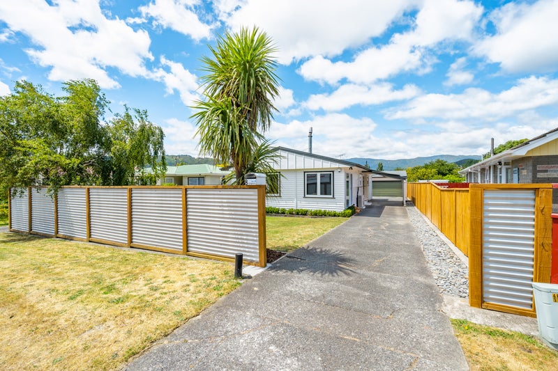 8 Parkway, Wainuiomata, Lower Hutt - Carousel 1