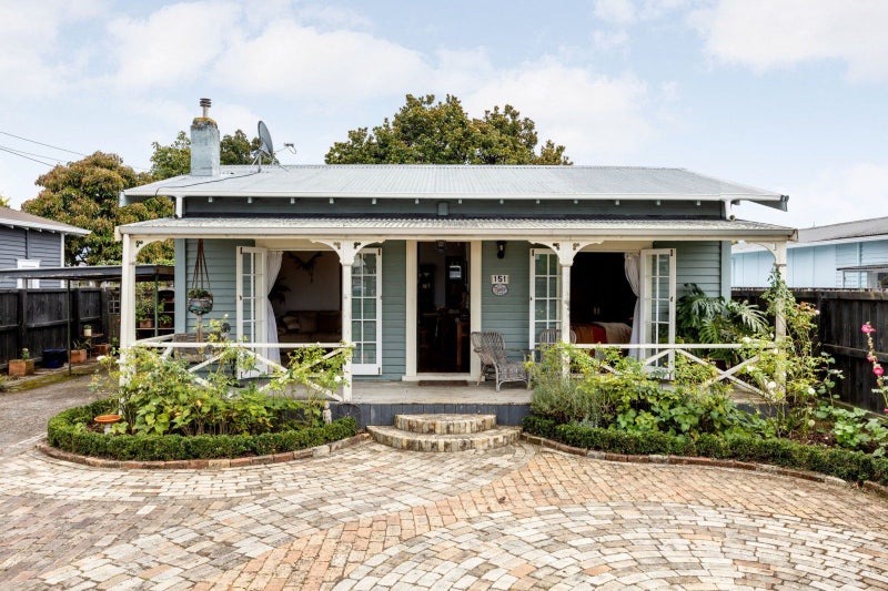 151 Peachgrove Road, Hamilton East, Hamilton - Carousel 1