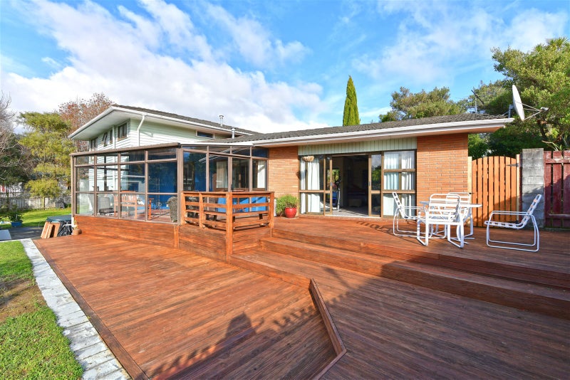 1 Tapestry Grove, Silverstream, Upper Hutt - Carousel 21