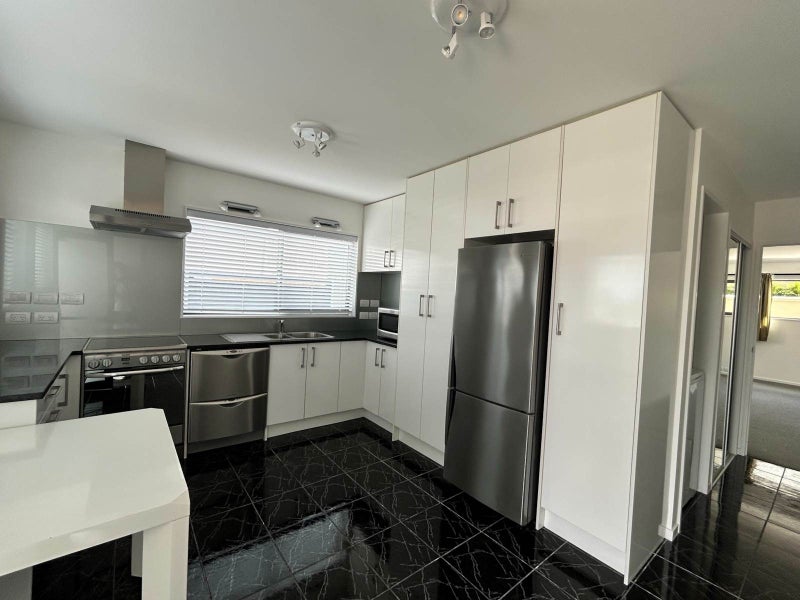 32 Amante Crescent, Mairangi Bay, Auckland - Carousel 2