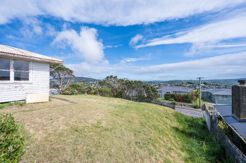 19 Link Road, Newlands, Wellington - Carousel 1