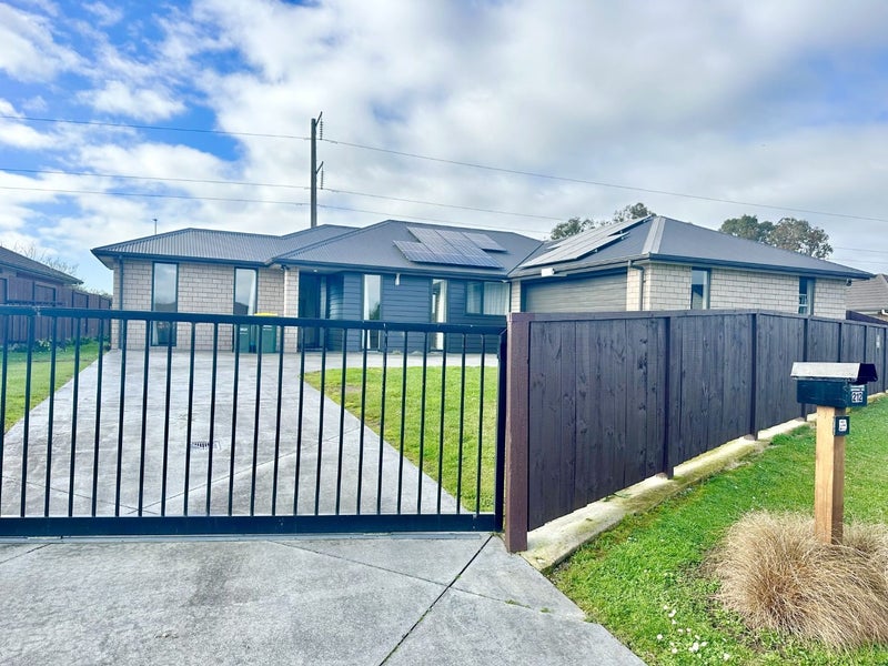 212 Saint James Drive, Huntington, Hamilton - Carousel 1