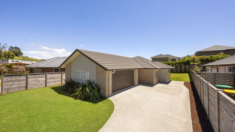 5 Harry Close, Warkworth, Warkworth - Carousel 1