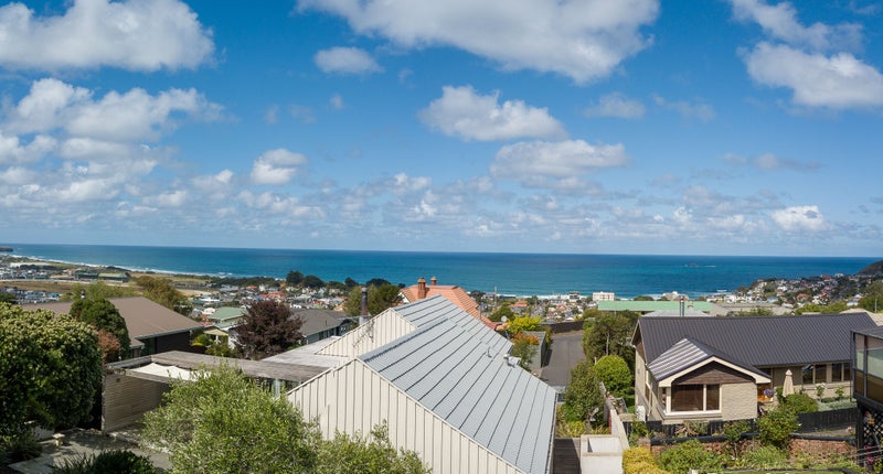 1 Seaview Terrace, Kew, Dunedin - Carousel 1