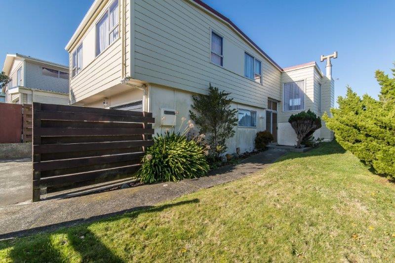 21 Edgecombe Street, Newlands, Wellington - Carousel 10