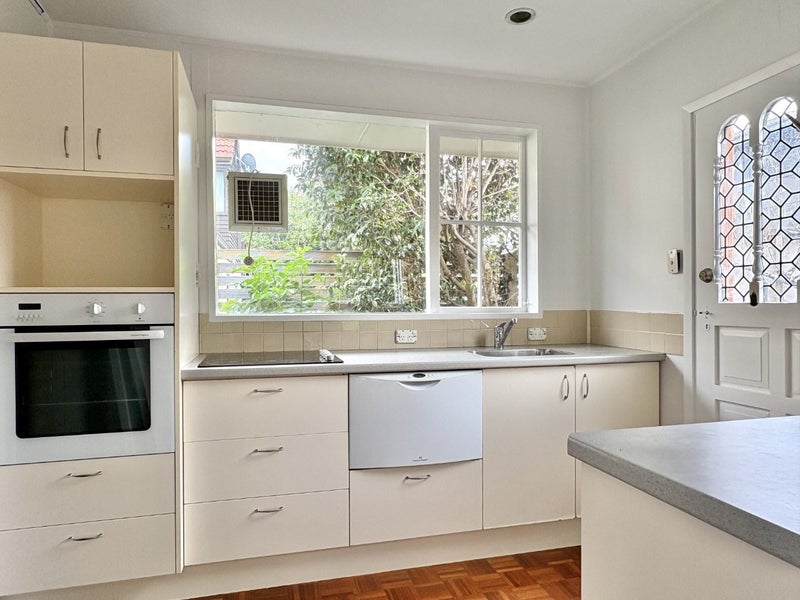 22B Drivers Road, Maori Hill, Dunedin - Carousel 2
