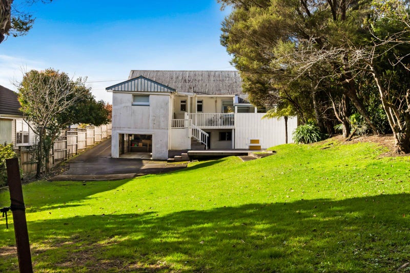 9 Sunnyview Road, Greenhithe, Auckland - Carousel 1