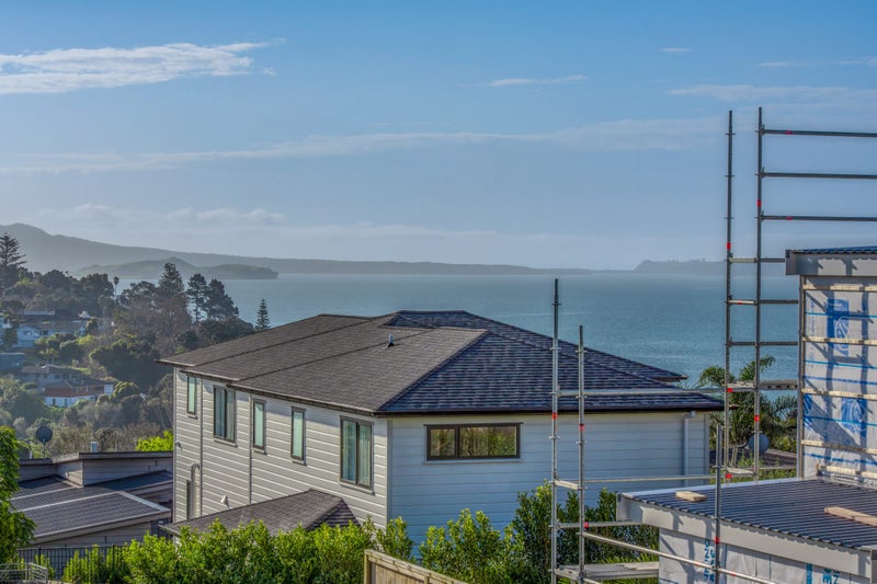 92 Mellons Bay Road, Mellons Bay, Auckland - Carousel 2