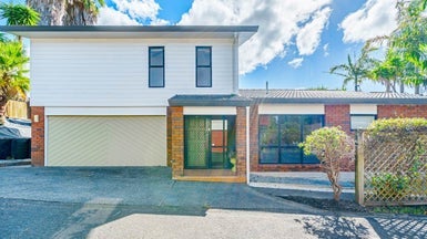 2/7 Eban Avenue, Hillcrest, Auckland - Carousel 1