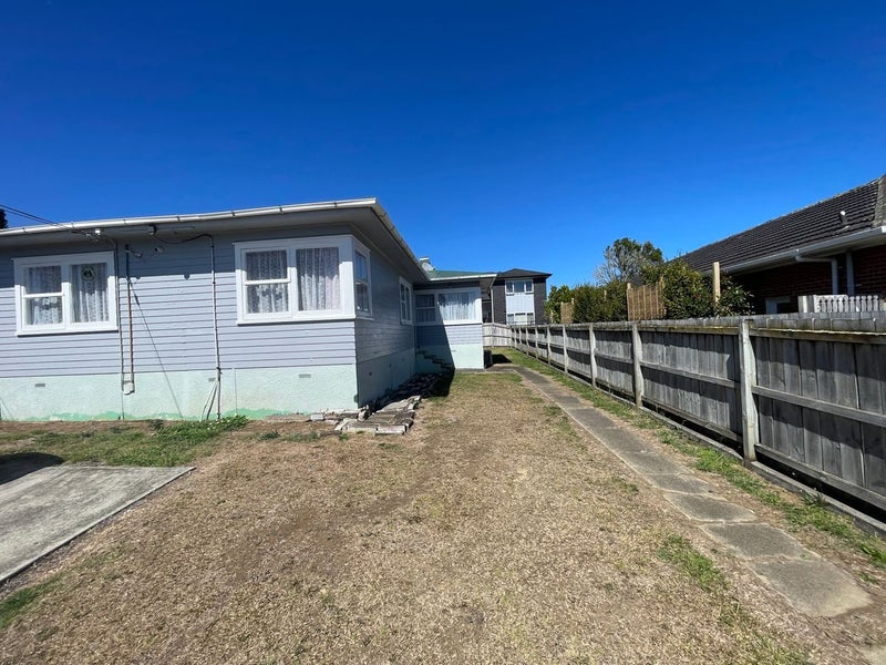 8 Albert Road, Kelston, Auckland - Carousel 17