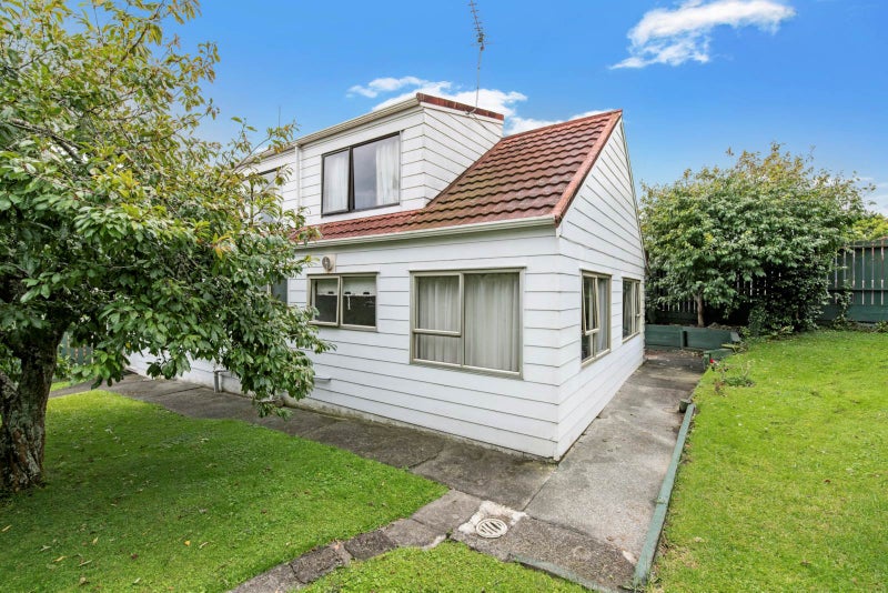 2/18 Hollyhock Place, Browns Bay, Auckland - Carousel 2