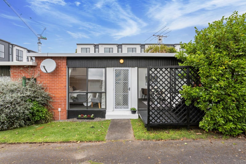 5/16 Highbury Street, Avondale, Auckland - Carousel 2