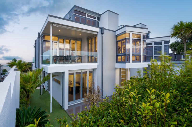 3/245 Hurstmere Road, Takapuna, Auckland - Carousel 1