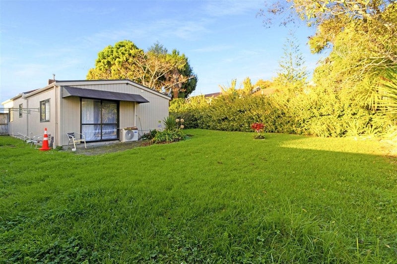 29 Awaroa Road, Sunnyvale, Auckland - Carousel 1