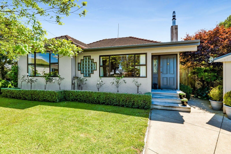 11 Lynton Street, Upper Vogeltown, New Plymouth - Carousel 2