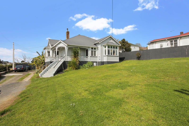 11 Queenstown Road, Hillsborough, Auckland - Carousel 1