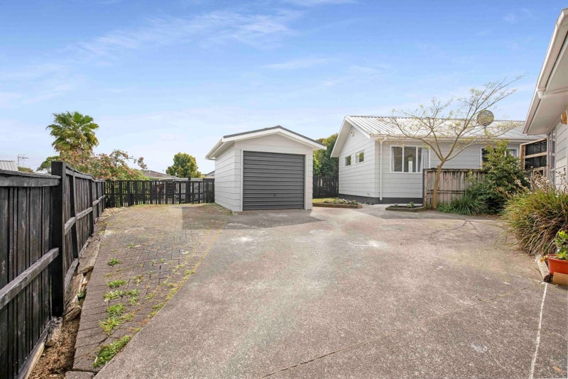 12A Hinton Place, Weymouth, Auckland - Carousel 1