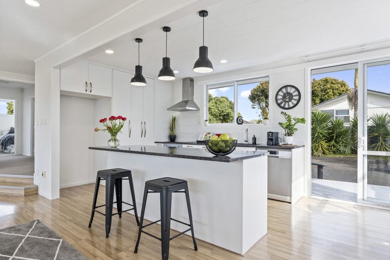 19 Dalry Place, Mangere Bridge, Auckland - Carousel 2