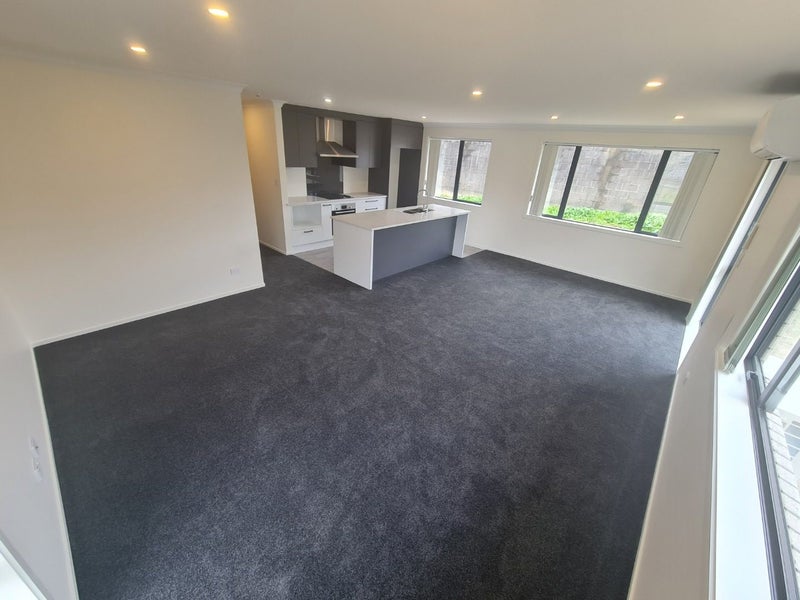 7 Rewarewa Way, Timberlea, Upper Hutt - Carousel 2