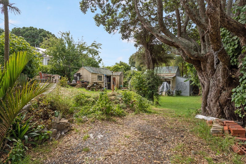 16A Carrick Place, Mount Eden, Auckland - Carousel 2