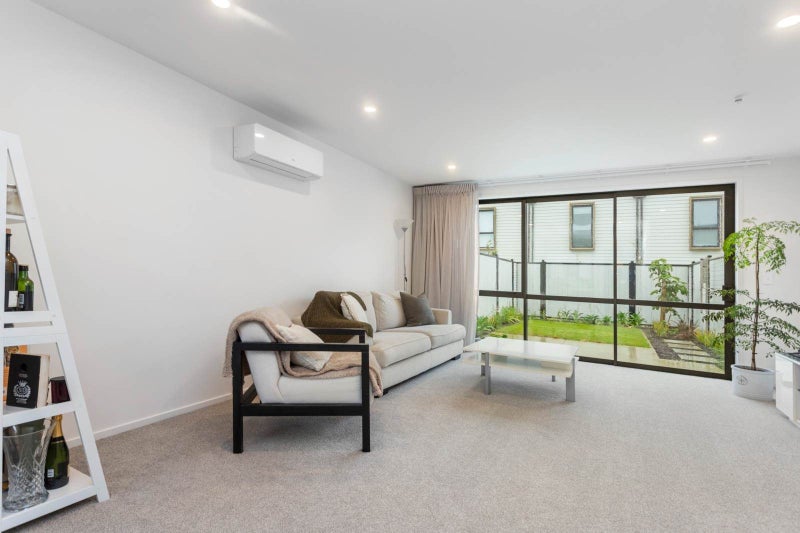 24 Cessna Crescent, Mangere, Auckland - Carousel 2