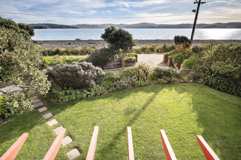 151 Marine Parade, Eastbourne, Lower Hutt - Carousel 2