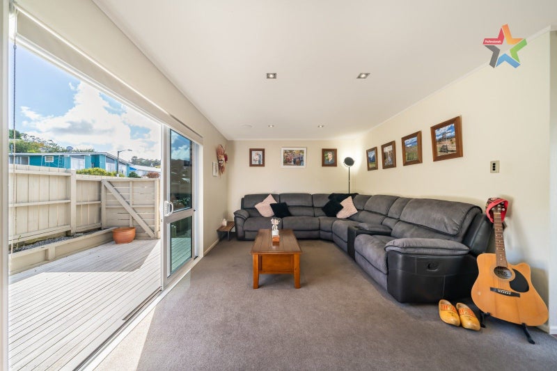 7 Acacia Avenue, Maungaraki, Lower Hutt - Carousel 2