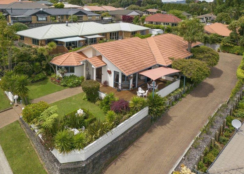 10 Rochester Place, Bethlehem, Tauranga - Carousel 1