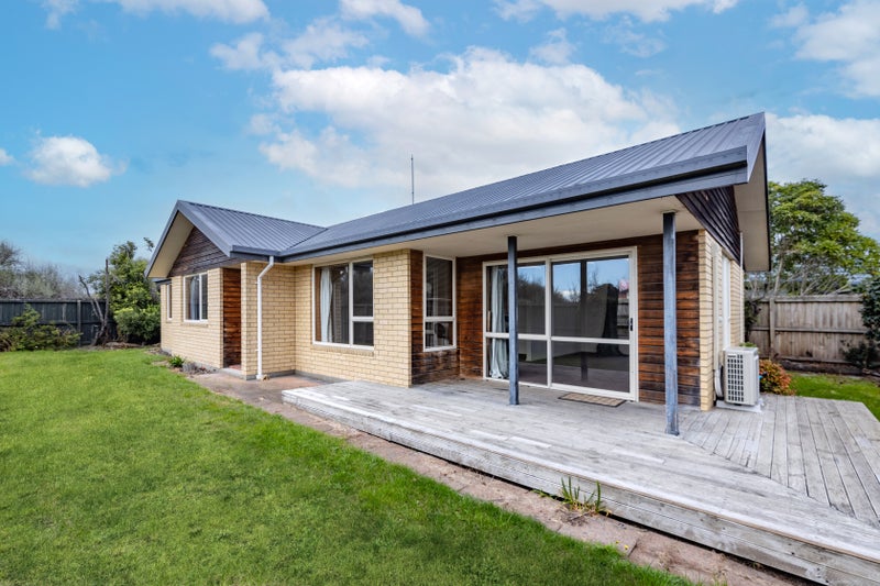 23 Seascape Gardens, Bromley, Christchurch - Carousel 1