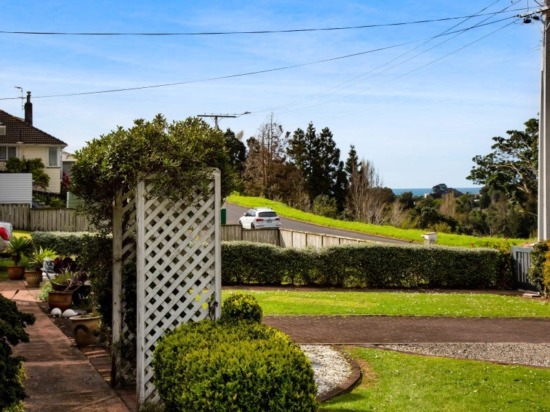 16 Aotea Street, Welbourn, New Plymouth - Carousel 20