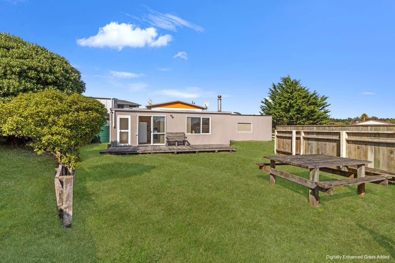 9 Aranui Avenue, Waitārere Beach, Levin - Carousel 1