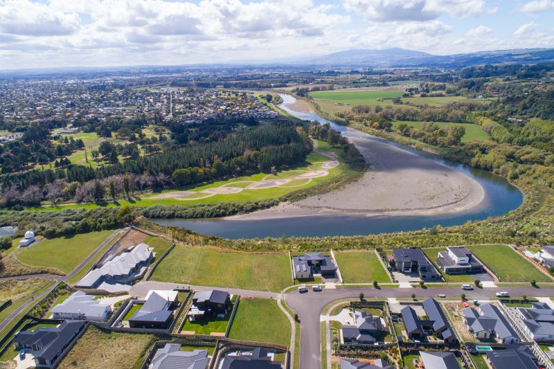 5 Edenmore Terrace, Fitzherbert, Palmerston North - Carousel 24