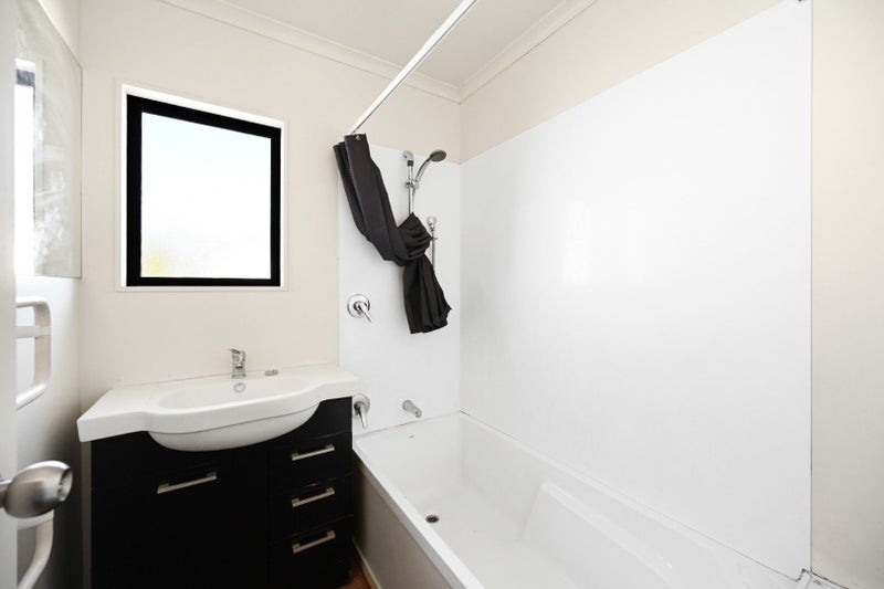 30C Hogan Street, Hamilton East, Hamilton - Carousel 9