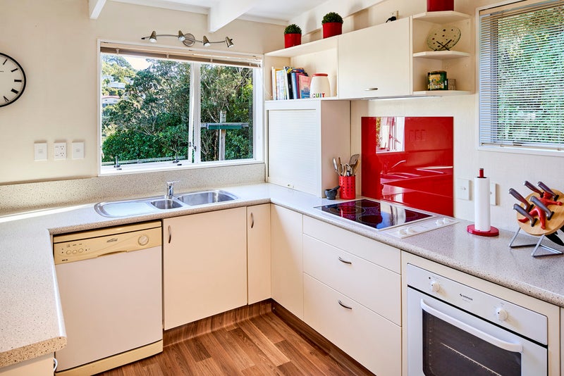 5 Robert Street, Newlands, Wellington - Carousel 2