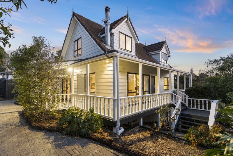 13 Sungrove Rise, Sunnyvale, Auckland - Carousel 1