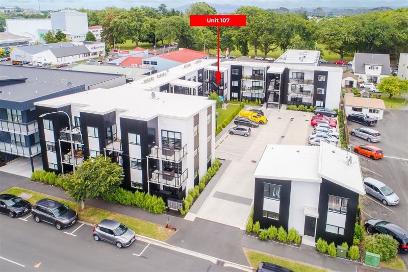 107/17 Vialou Street, Hamilton Central, Hamilton - Carousel 12