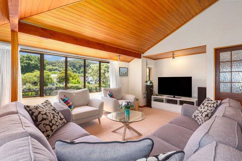 2/16 Cheviot Road, Lowry Bay, Lower Hutt - Carousel 2