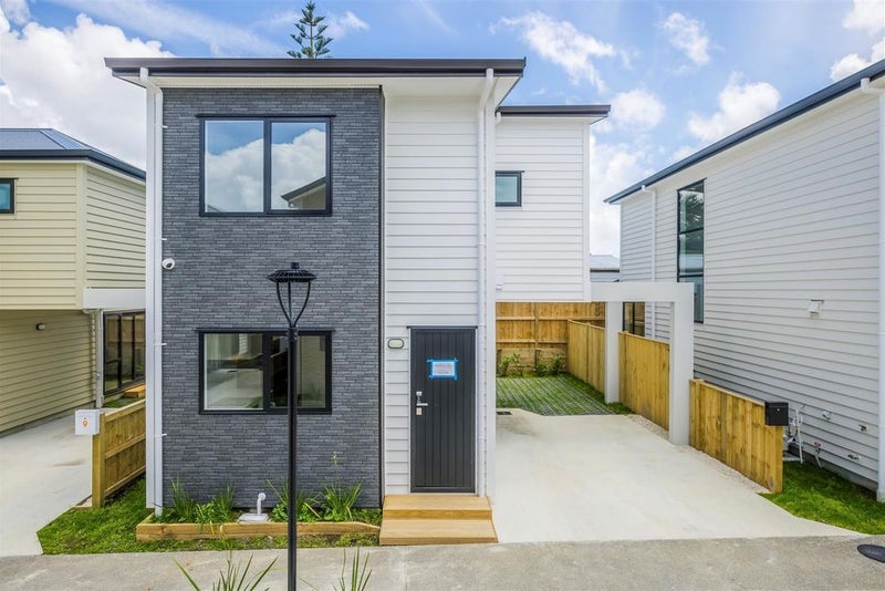 11 Matukutureia Lane, Manurewa, Auckland - Carousel 1