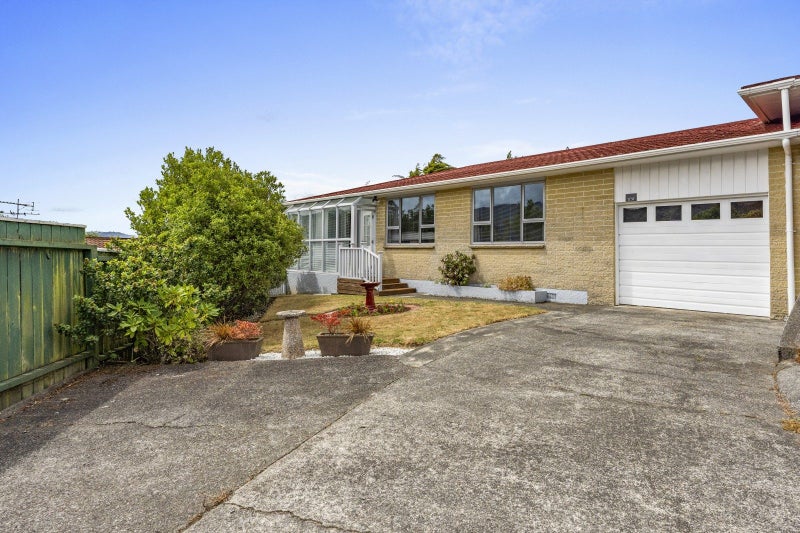 1/57 Sunbrae Drive, Silverstream, Upper Hutt - Carousel 1