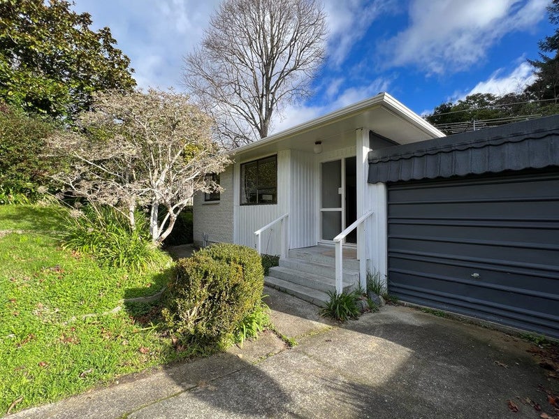 2A Goodwin Place, Pinehaven, Upper Hutt - Carousel 1