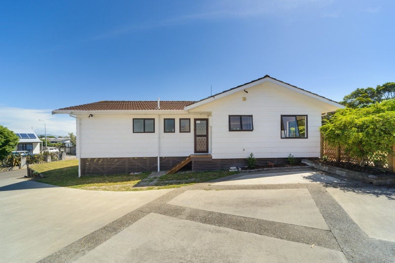 15 Dahlstrom Grove, Kelvin Grove, Palmerston North - Carousel 1