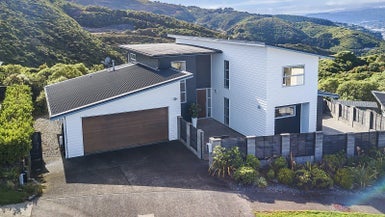 15 Bendigo Grove, Newlands, Wellington - Carousel 1