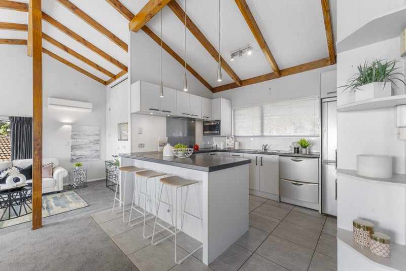 2/2 Monde Place, Clover Park, Auckland - Carousel 2