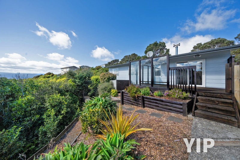 4 Fernhaven Grove, Newlands, Wellington - Carousel 1