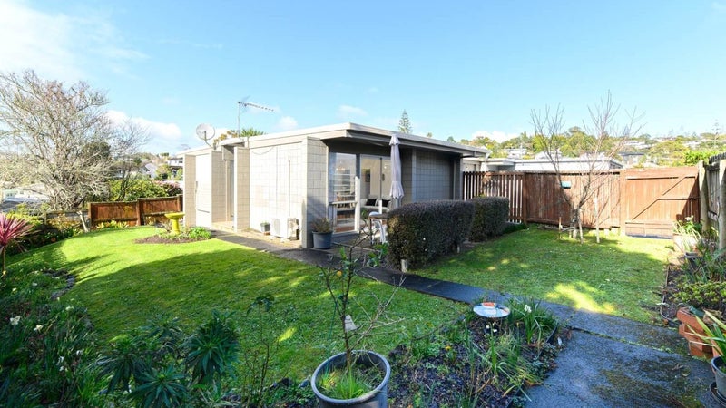 2/42 Bentley Avenue, Glenfield, Auckland - Carousel 1