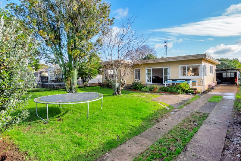 37 Kawiti Avenue, Point England, Auckland - Carousel 2
