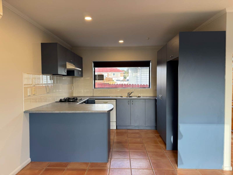 8 Cambridge Terrace, Papatoetoe, Auckland - Carousel 2