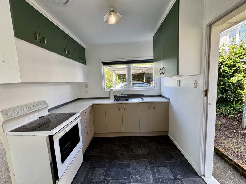 71 Ocean View Road, Hillcrest, Auckland - Carousel 1