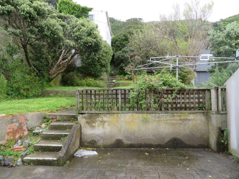23 Freeling Street, Island Bay, Wellington - Carousel 12